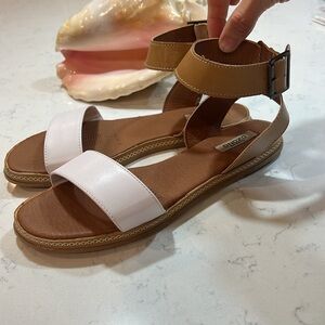 CAPA de OZONO white sandals buckle at ancle strap size 24 US size 7.5-8